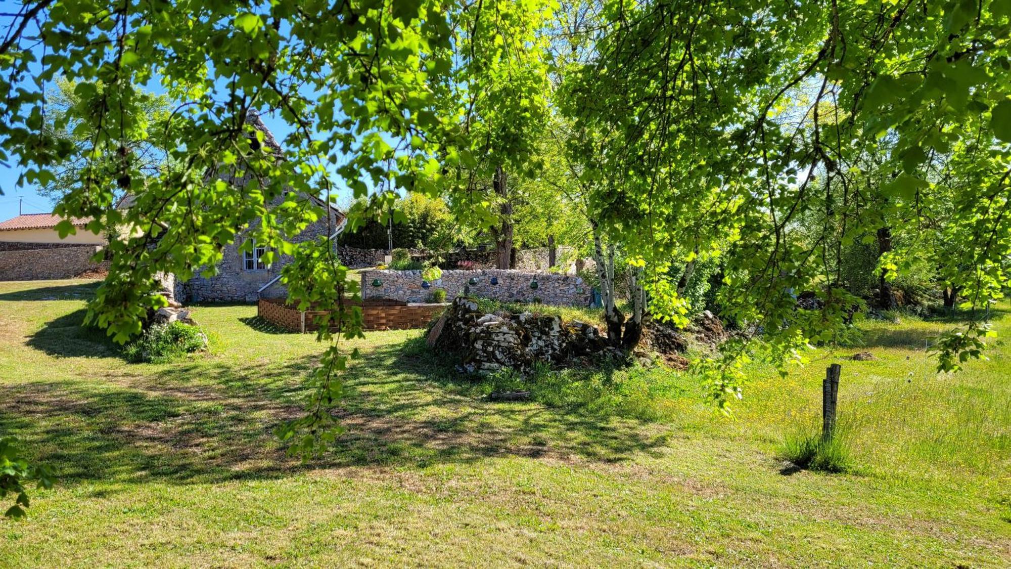 Les Enclos Secrets Livernon Extérieur photo